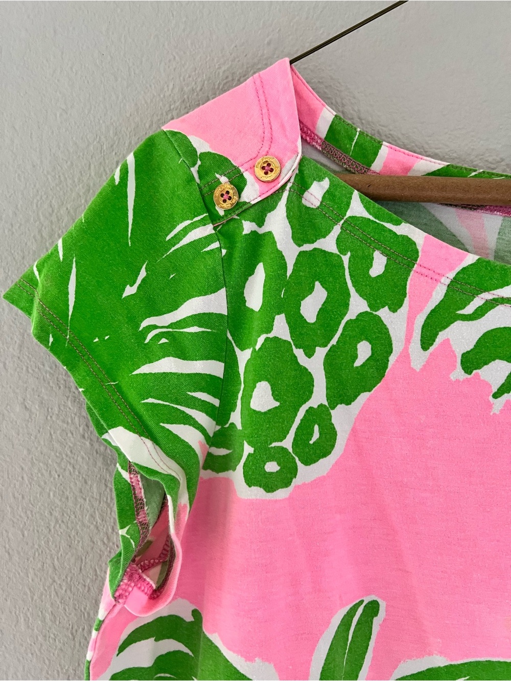 SOLD 🛑 Lilly Pulitzer Loren Pink & Green Pineapple Flamenco Boat Neck Shirtdress - Picture 3 of 7